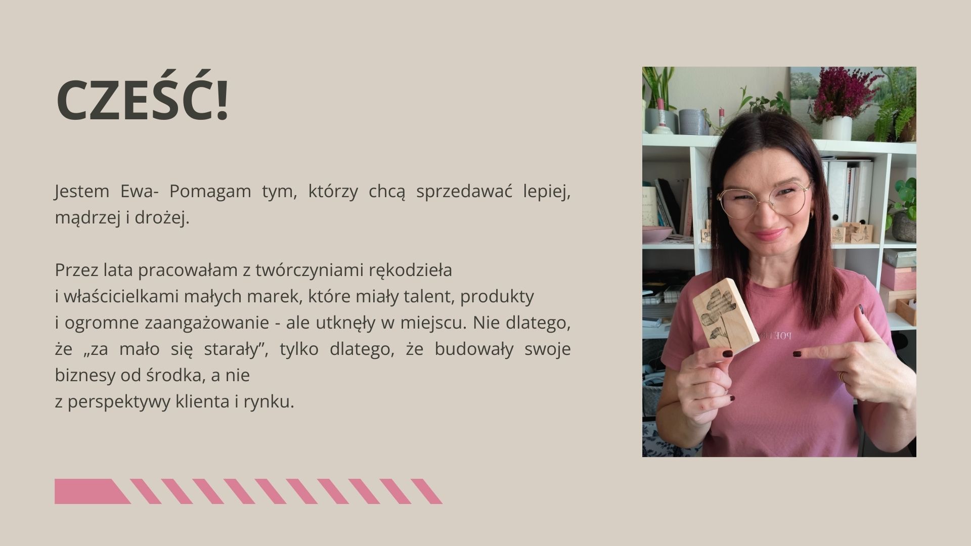 Strateg sprzedaży i komunikacji prezentująca swoją specjalizację w porządkowaniu ofert, upraszczaniu decyzji zakupowych i skalowaniu sprzedaży.